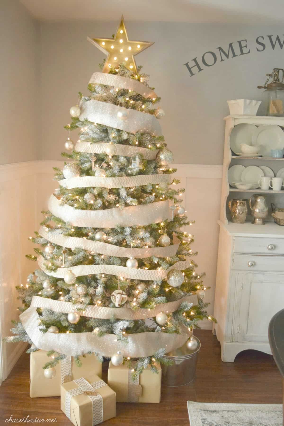 Favorite DIY ideas for homemade tree toppers.