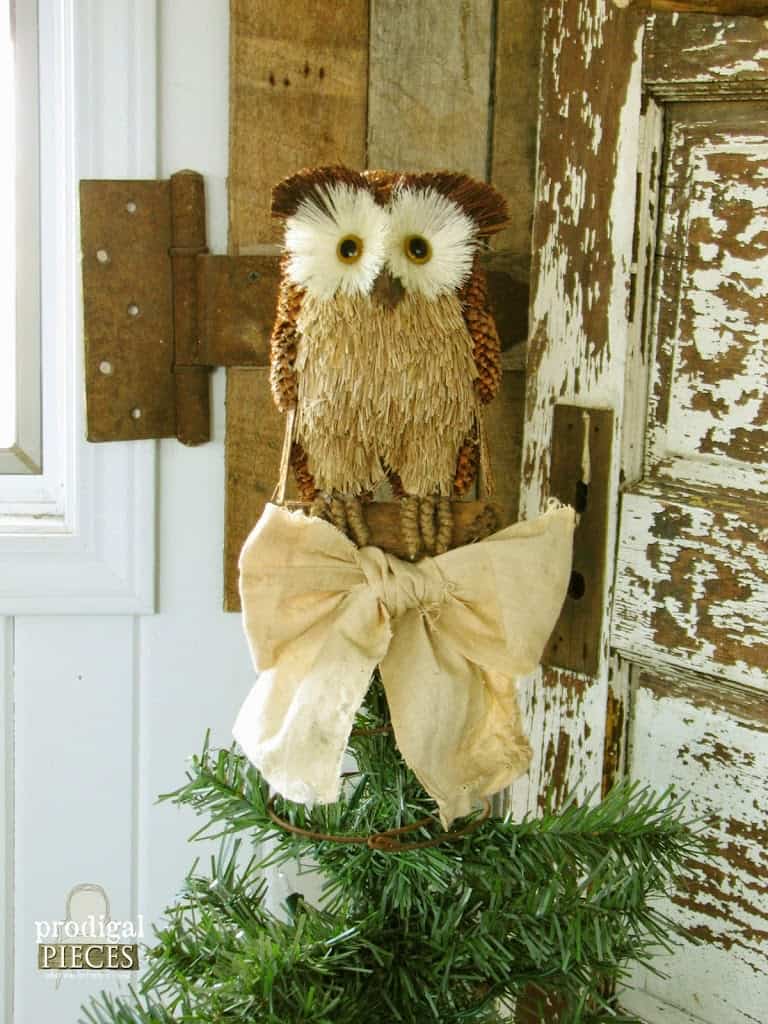 Favorite DIY ideas for homemade tree toppers.